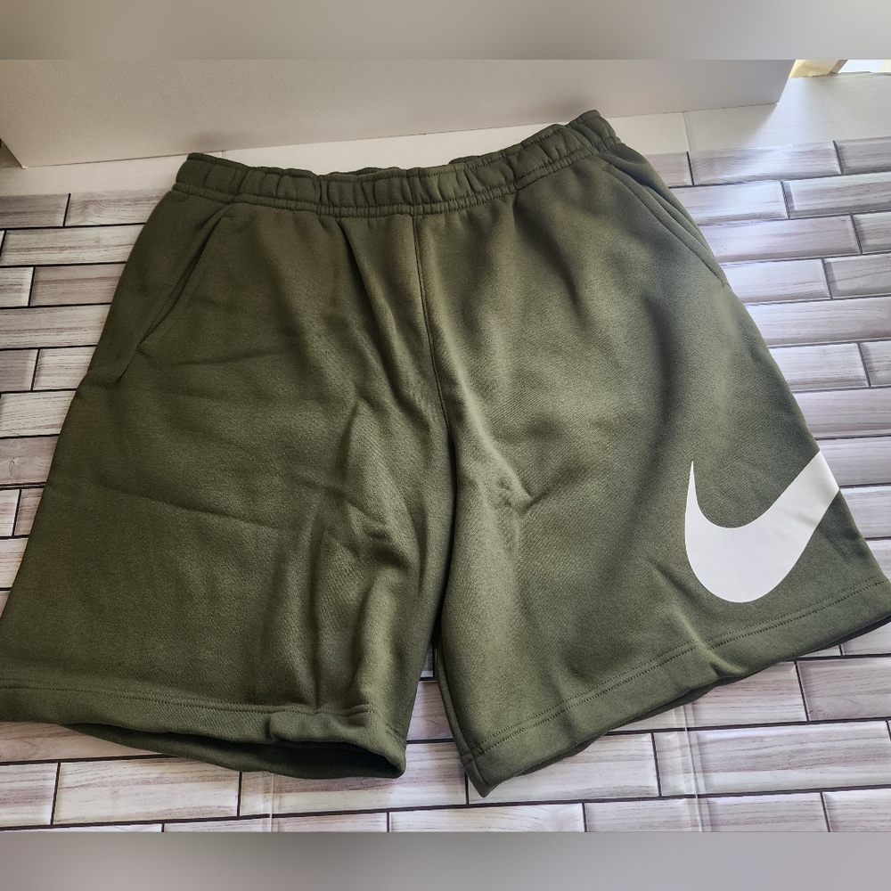 Nike NSW Club Sweatshorts Men Size XL Army Green Fleece Shorts